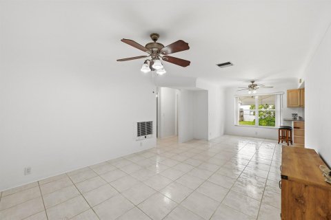 Villa ou maison à vendre à Hollywood, Floride: 2 chambres, 118.17 m2 № 2261091 - photo 4