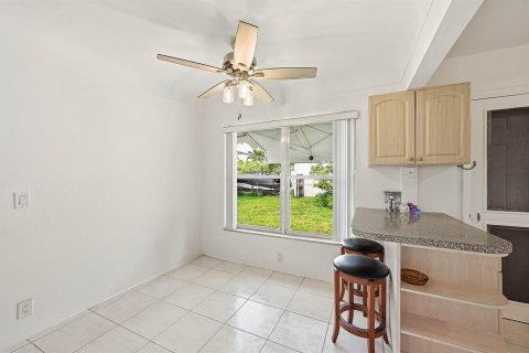 Villa ou maison à vendre à Hollywood, Floride: 2 chambres, 118.17 m2 № 2261091 - photo 12