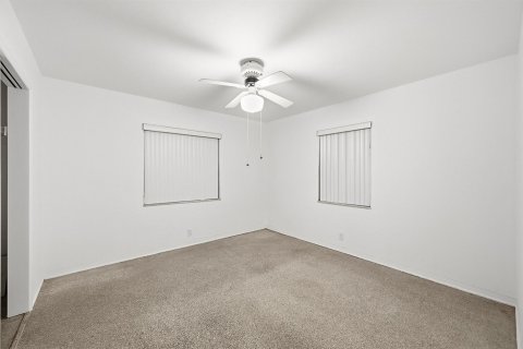Villa ou maison à vendre à Hollywood, Floride: 2 chambres, 118.17 m2 № 2261091 - photo 13
