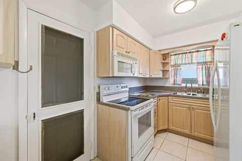 Villa ou maison à vendre à Hollywood, Floride: 2 chambres, 118.17 m2 № 2261091 - photo 8