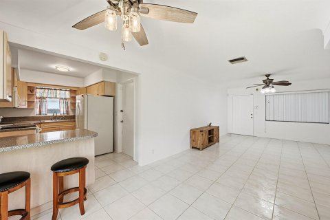 Villa ou maison à vendre à Hollywood, Floride: 2 chambres, 118.17 m2 № 2261091 - photo 7