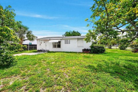Villa ou maison à vendre à Hollywood, Floride: 2 chambres, 118.17 m2 № 2261091 - photo 24