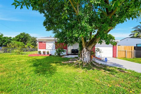 Villa ou maison à vendre à Hollywood, Floride: 2 chambres, 118.17 m2 № 2261091 - photo 26