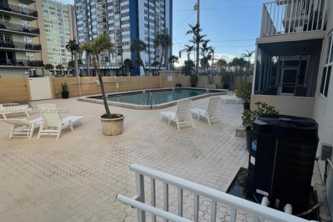 Condominio en alquiler en Hollywood, Florida, 2 dormitorios, 115.38 m2 № 2055515 - foto 15