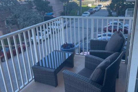 Condominio en alquiler en Hollywood, Florida, 2 dormitorios, 115.38 m2 № 2055515 - foto 11