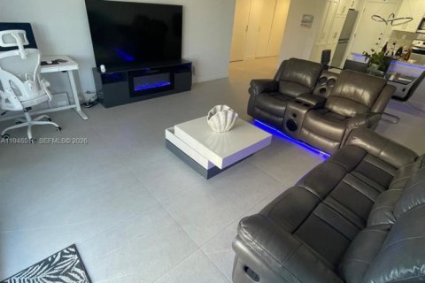 Condominio en alquiler en Hollywood, Florida, 2 dormitorios, 115.38 m2 № 2055515 - foto 4