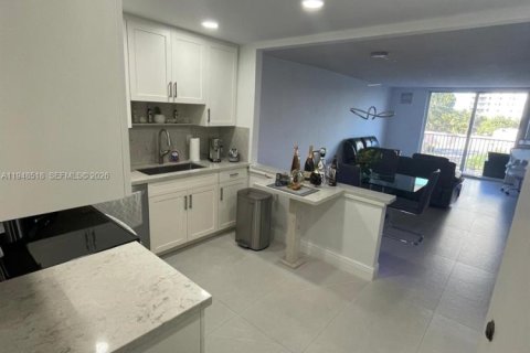 Condominio en Hollywood, Florida, 2 dormitorios  № 2055515