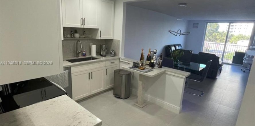 Condominio en Hollywood, Florida, 2 dormitorios  № 2055515