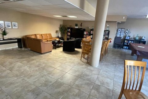 Condominio en alquiler en Hollywood, Florida, 2 dormitorios, 115.38 m2 № 2055515 - foto 14