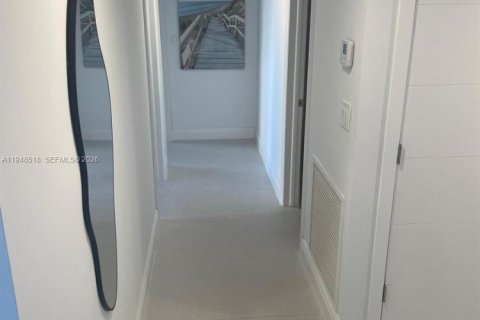 Condominio en alquiler en Hollywood, Florida, 2 dormitorios, 115.38 m2 № 2055515 - foto 5