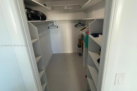 Condominio en alquiler en Hollywood, Florida, 2 dormitorios, 115.38 m2 № 2055515 - foto 10