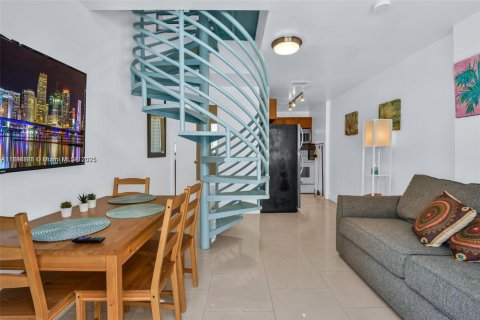 Снять в аренду квартиру в Майами-Бич, Флорида 3 спальни, 67.35м2, № 1948804 - фото 3