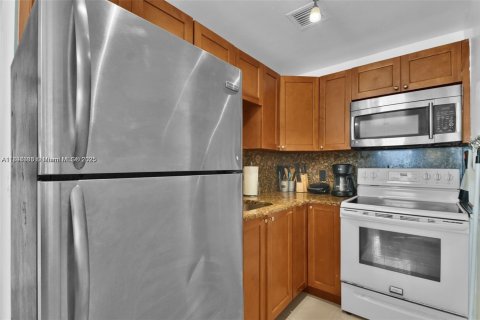 Снять в аренду квартиру в Майами-Бич, Флорида 3 спальни, 67.35м2, № 1948804 - фото 5