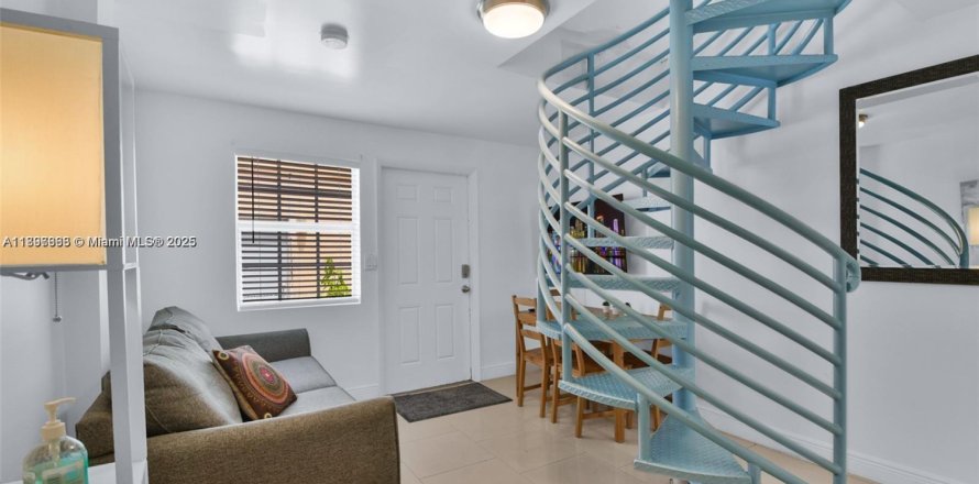 Квартира в Майами-Бич, Флорида 3 спальни, 67.35м2 № 1948804