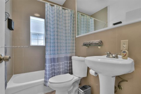 Снять в аренду квартиру в Майами-Бич, Флорида 3 спальни, 67.35м2, № 1948804 - фото 7