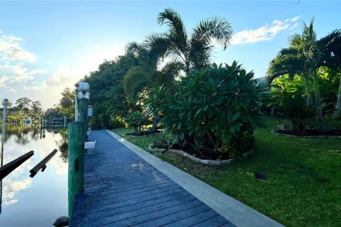 Casa en venta en Port St. Lucie, Florida, 4 dormitorios, 232.53 m2 № 1921903 - foto 18