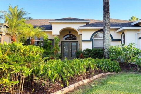 Casa en venta en Port St. Lucie, Florida, 4 dormitorios, 232.53 m2 № 1921903 - foto 1