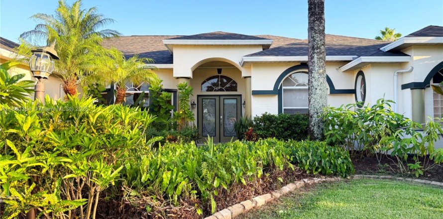 Casa en Port St. Lucie, Florida 4 dormitorios, 232.53 m2 № 1921903