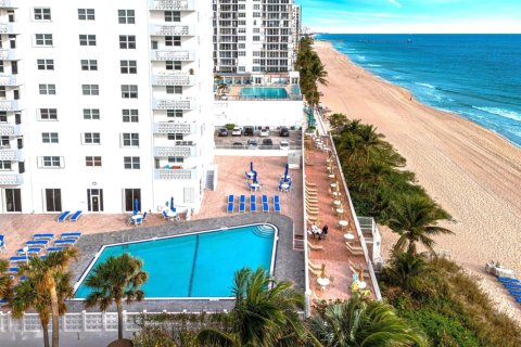 Condominio en alquiler en Fort Lauderdale, Florida, 2 dormitorios, 125.42 m2 № 1145928 - foto 1