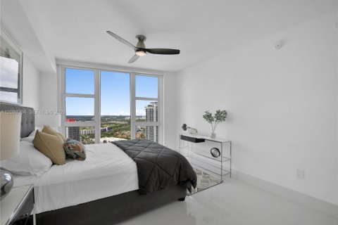 Condo in Hallandale Beach, Florida, 2 bedrooms № 2391743 - photo 23