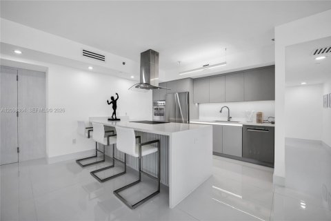 Condo in Hallandale Beach, Florida, 2 bedrooms № 2391743 - photo 12