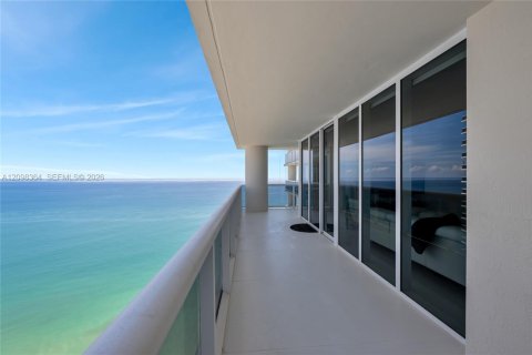 Condo in Hallandale Beach, Florida, 2 bedrooms № 2391743