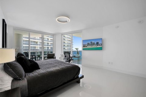Condo in Hallandale Beach, Florida, 2 bedrooms № 2391743 - photo 16