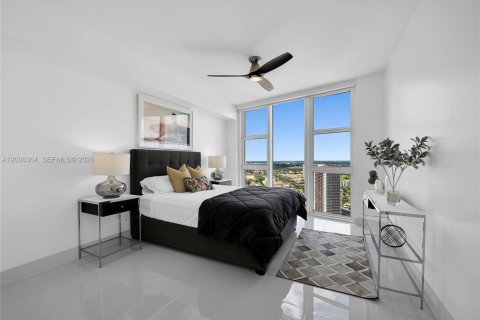 Condo in Hallandale Beach, Florida, 2 bedrooms № 2391743 - photo 22