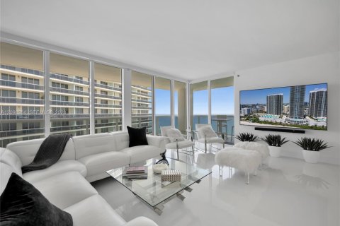 Condo in Hallandale Beach, Florida, 2 bedrooms № 2391743 - photo 5