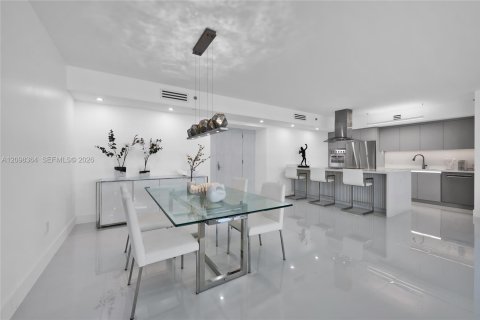 Condo in Hallandale Beach, Florida, 2 bedrooms № 2391743 - photo 8