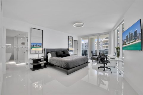 Condo in Hallandale Beach, Florida, 2 bedrooms № 2391743 - photo 15
