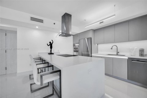 Condo in Hallandale Beach, Florida, 2 bedrooms № 2391743 - photo 13
