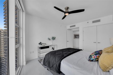 Condo in Hallandale Beach, Florida, 2 bedrooms № 2391743 - photo 24
