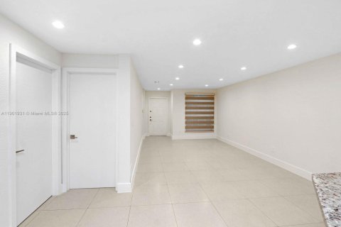 Townhouse in Doral, Florida 3 bedrooms, 161.93 sq.m. № 1953346 - photo 6