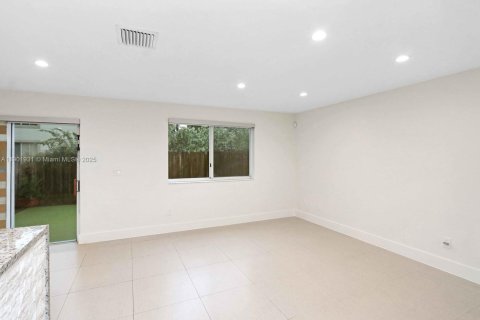 Townhouse in Doral, Florida 3 bedrooms, 161.93 sq.m. № 1953346 - photo 3