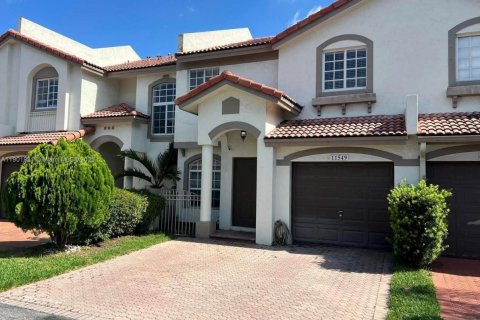 Townhouse in Doral, Florida 3 bedrooms, 161.93 sq.m. № 1953346 - photo 2