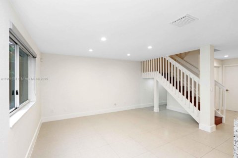 Townhouse in Doral, Florida 3 bedrooms, 161.93 sq.m. № 1953346 - photo 7