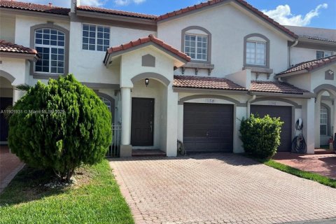 Townhouse in Doral, Florida 3 bedrooms, 161.93 sq.m. № 1953346 - photo 1