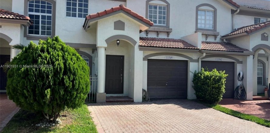 Townhouse in Doral, Florida 3 bedrooms, 161.93 sq.m. № 1953346