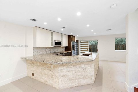 Townhouse in Doral, Florida 3 bedrooms, 161.93 sq.m. № 1953346 - photo 4