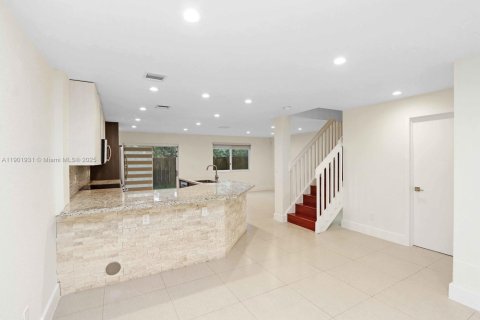 Townhouse in Doral, Florida 3 bedrooms, 161.93 sq.m. № 1953346 - photo 5