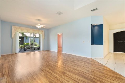 Casa en venta en New Port Richey, Florida, 3 dormitorios, 159.7 m2 № 1342631 - foto 5