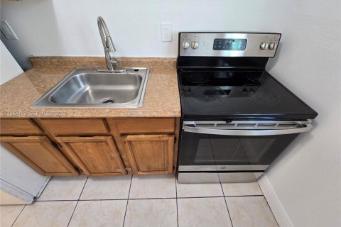 Apartment in Miami, Florida 2 bedrooms № 2028519 - photo 4