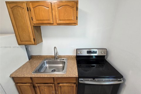Apartment in Miami, Florida 2 bedrooms № 2028519 - photo 3