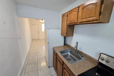 Apartment in Miami, Florida 2 bedrooms № 2028519 - photo 2