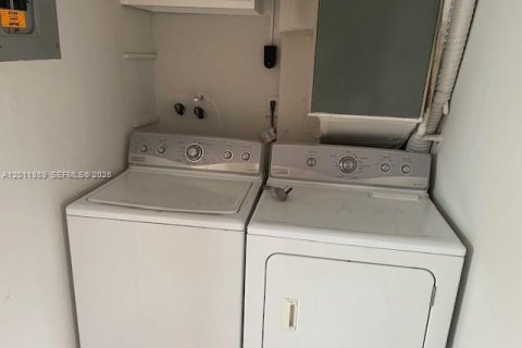 Casa en venta en Tamarac, Florida, 2 dormitorios, 131.27 m2 № 2074949 - foto 9