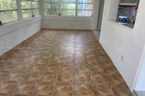 Casa en venta en Tamarac, Florida, 2 dormitorios, 131.27 m2 № 2074949 - foto 2