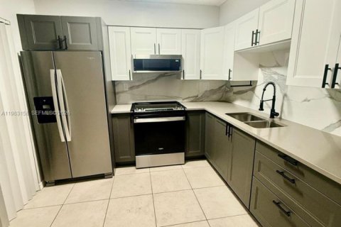 Apartamento en alquiler en Hialeah, Florida, 2 dormitorios, 82.5 m2 № 2047105 - foto 4