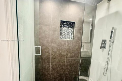 Apartamento en alquiler en Hialeah, Florida, 2 dormitorios, 82.5 m2 № 2047105 - foto 15