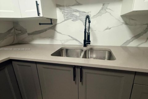 Apartamento en alquiler en Hialeah, Florida, 2 dormitorios, 82.5 m2 № 2047105 - foto 9